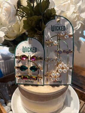 scunci Wicked hair Clips with Emerald and Iridescent Gem Accents and pearls NEW